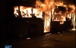 Xe buýt bốc cháy, gần 50 người thương vong